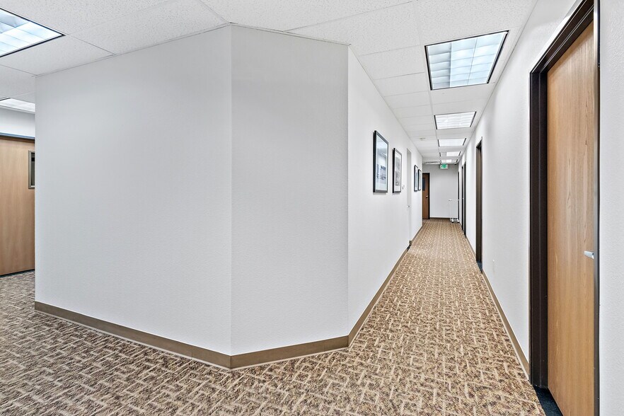 More Photos Of 15534 E Hinsdale Cir, Centennial Light Distribution For Lease