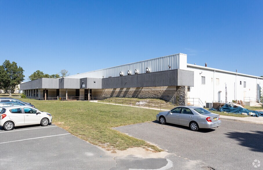 More Photos Of 525 Oberlin Ave S, Lakewood Warehouse For Lease