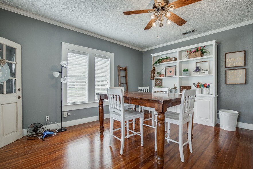 More Photos Of 207 Laurence Dr, Heath Office For Lease