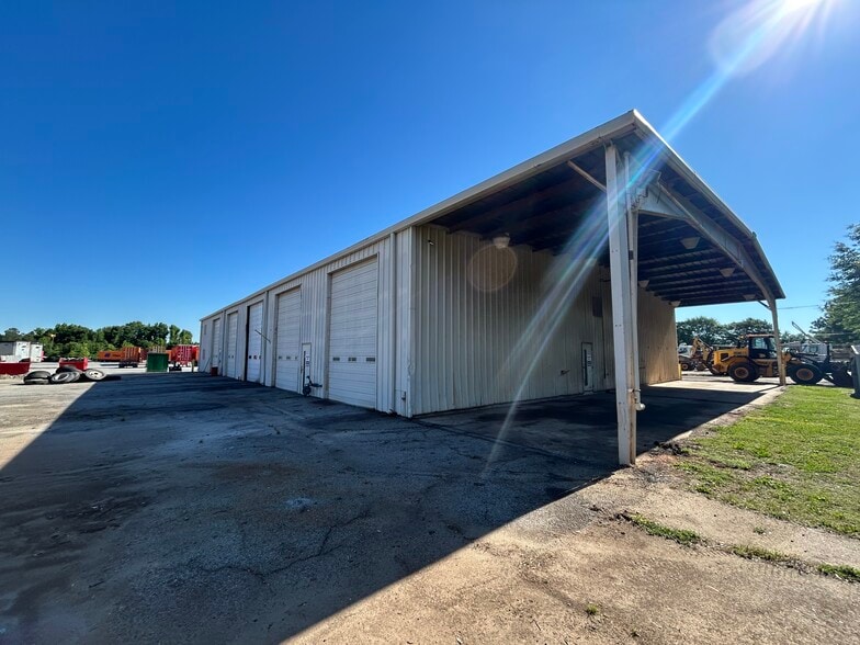 More Photos Of 150 Access Rd, Spartanburg Flex For Lease