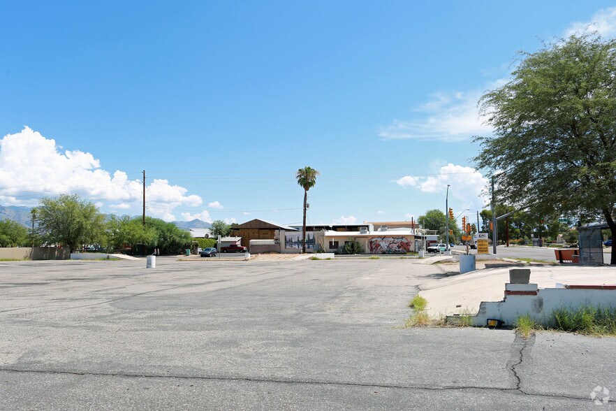 Primary Photo Of 3635 E Fort Lowell Rd, Tucson Land For Sale