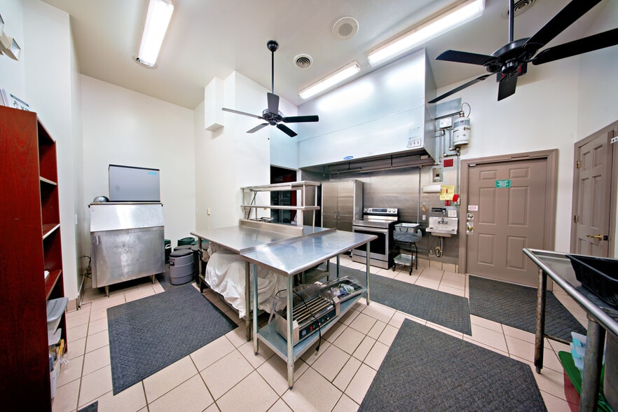 More Photos Of 128 Oakview Club Dr, Macon-Bibb Golf Course Driving Range For Sale