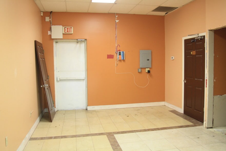 More Photos Of 9766 Old Saint Augustine Rd, Jacksonville Storefront For Lease