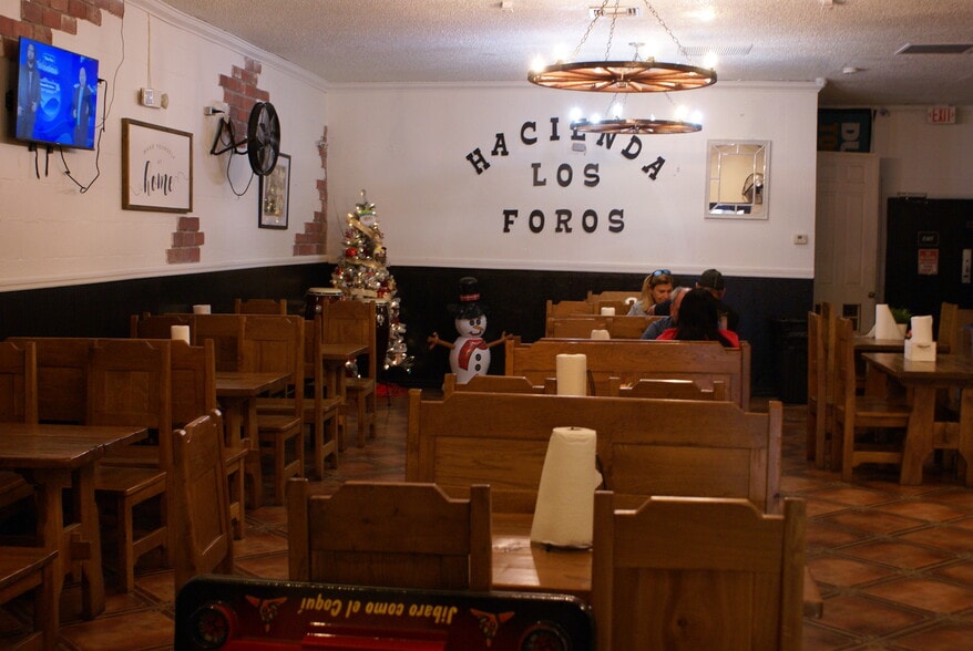 More Photos Of 8771 US Highway 301 S, Jacksonville Restaurant For Sale