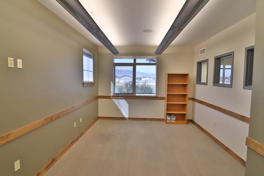 More Photos Of 502 33rd St, Cody Medical For Sale