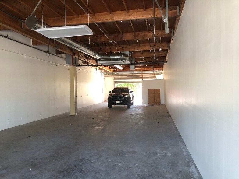 More Photos Of 3370-3400 S Bristol St, Santa Ana Freestanding For Lease