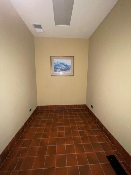 More Photos Of 580 Roger Williams Ave, Highland Park Medical For Sale