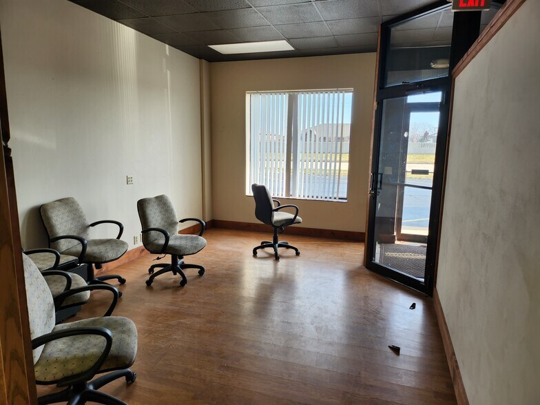 More Photos Of 459-473 N Washburn St, Oshkosh Storefront Retail Office For Lease