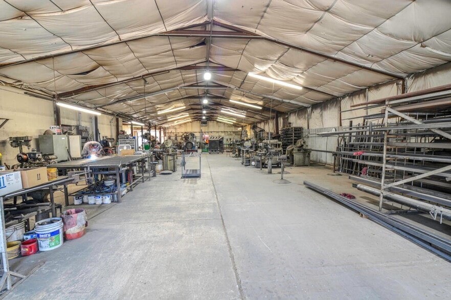 More Photos Of 1117 N Avenue T, Lubbock Warehouse For Sale