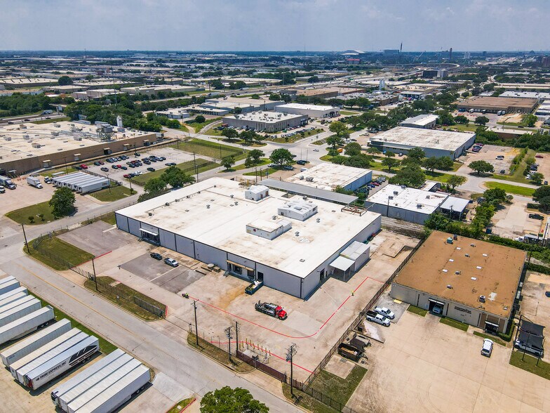 More Photos Of 1205 E Avenue H, Grand Prairie Distribution For Sale