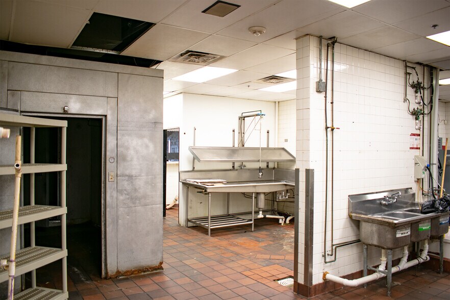 More Photos Of 1801 N Plano Rd, Richardson Specialty For Lease