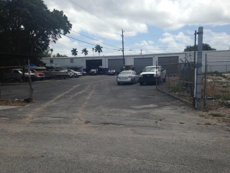 More Photos Of 1266 28th Ave, Bradenton Warehouse For Lease