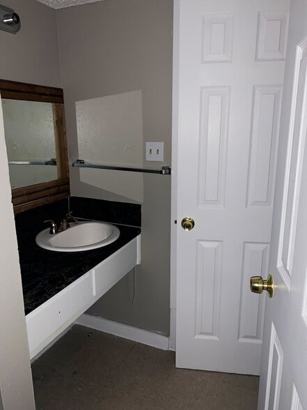 More Photos Of 1710 Wooten Park Dr, Austin Apartments For Sale
