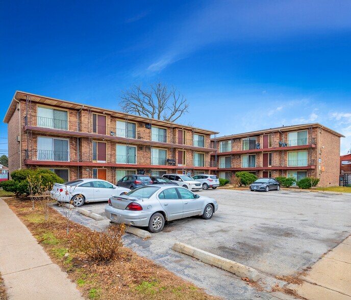 More Photos Of 551-561 Wentworth Ave, Calumet City Apartments For Sale