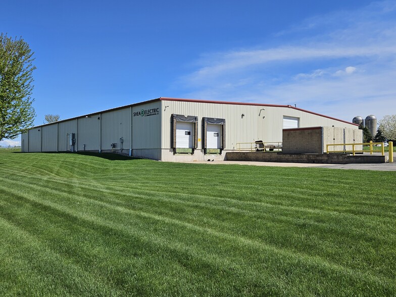 Primary Photo Of 3175 Atlas Dr, Oshkosh Warehouse For Lease