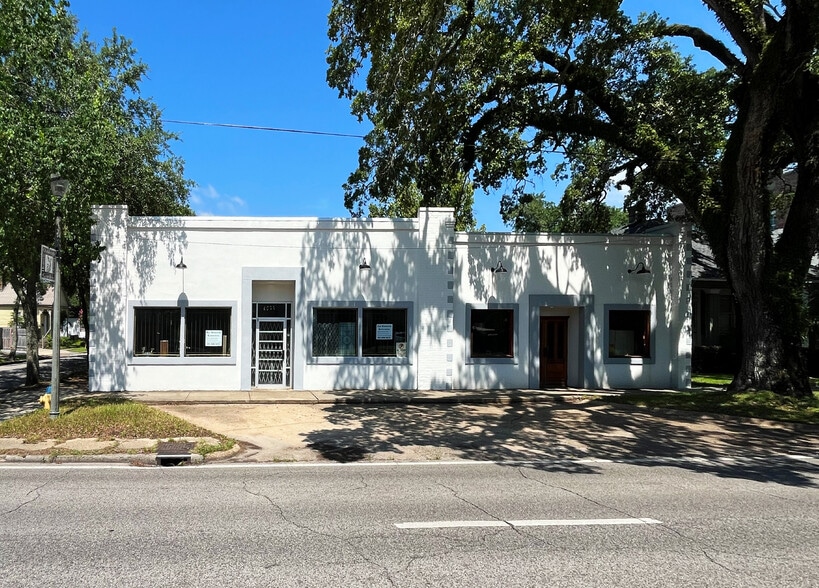 Primary Photo Of 310 S Broad St, Mobile Freestanding For Sale