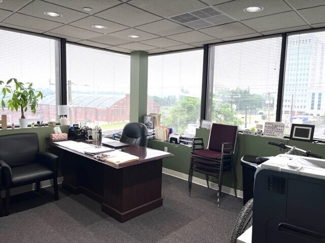 More Photos Of 1650 Elm St, Manchester Medical For Sale