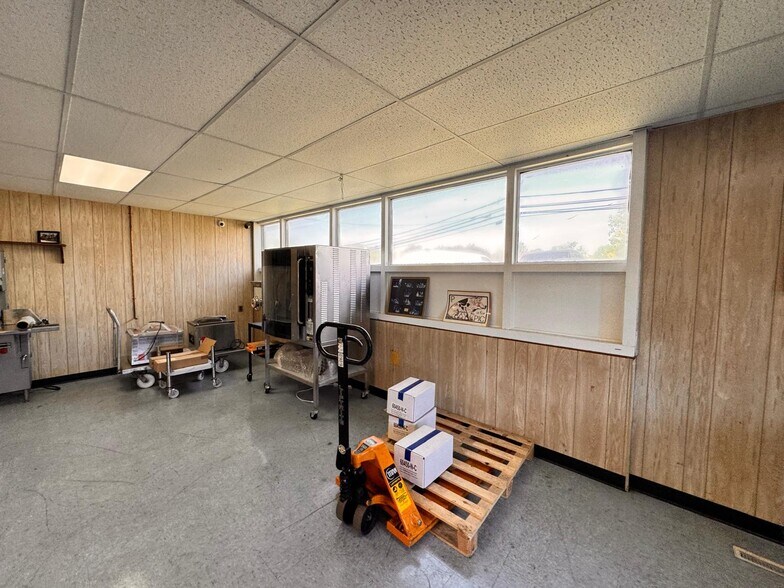 More Photos Of 6310 Howard Ln, Elkridge Industrial For Sale