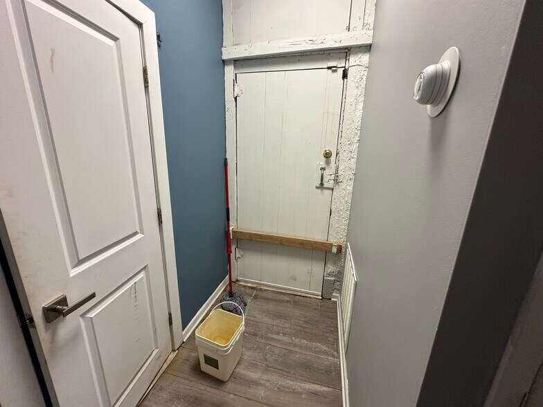 More Photos Of 4519-4523 N Milwaukee Ave, Chicago Apartments For Lease