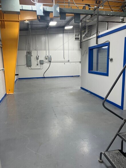 More Photos Of 127-129 S Cleveland Ave, Loveland Showroom For Lease