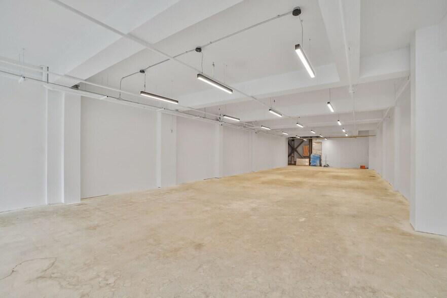 More Photos Of 7472-7480 Rue Saint-Hubert, Montréal Storefront Retail Office For Sale