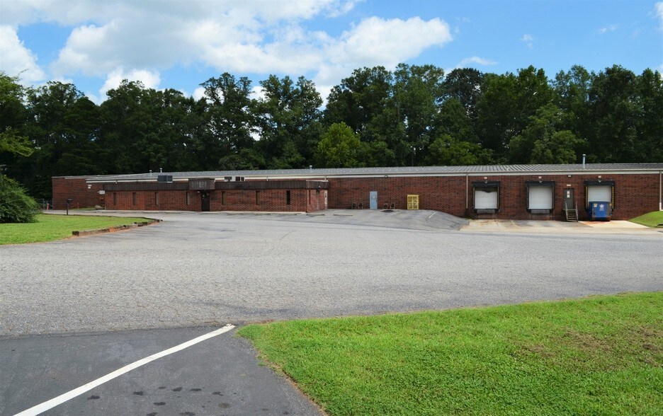 More Photos Of 2066 Industrial Dr, Newton Warehouse For Sale