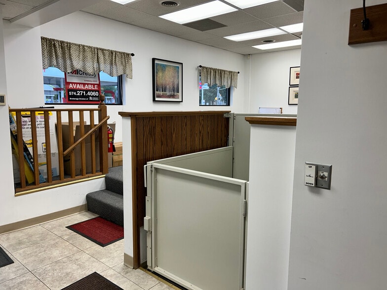 More Photos Of 1432-1436 Mishawaka Ave, South Bend Office For Sale