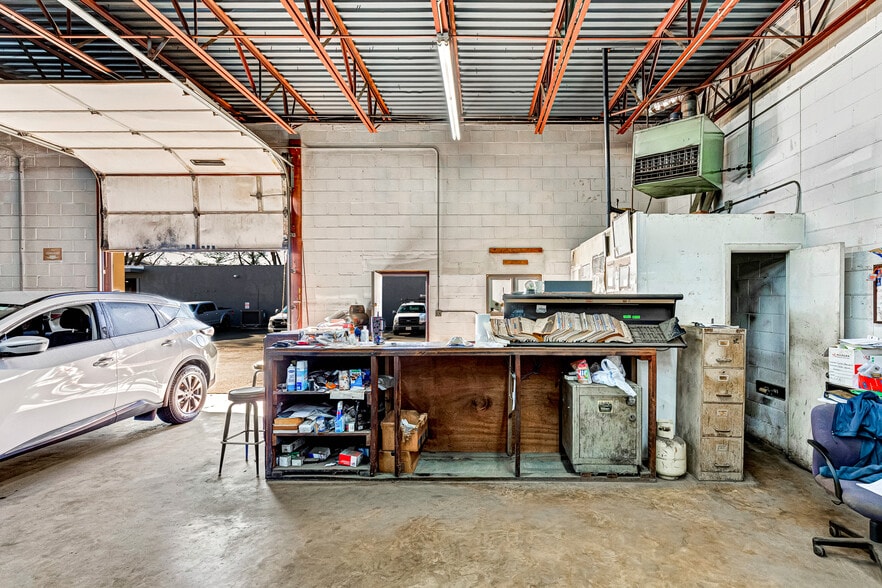 More Photos Of 6509 Dickens Pl, Richmond Auto Repair For Sale