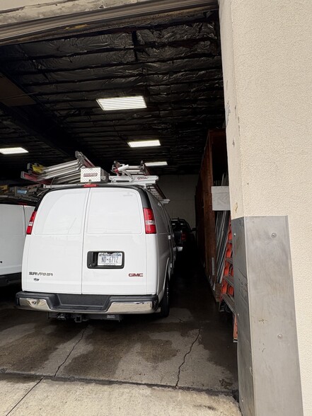 More Photos Of 96 Nassau Rd, Roosevelt Industrial For Lease