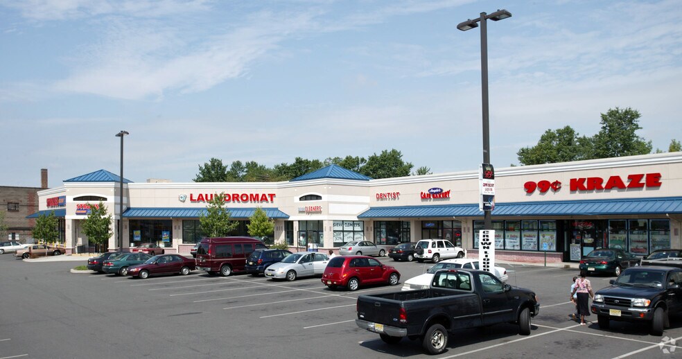 More Photos Of 711 E 1st Ave, Roselle General Retail For Lease