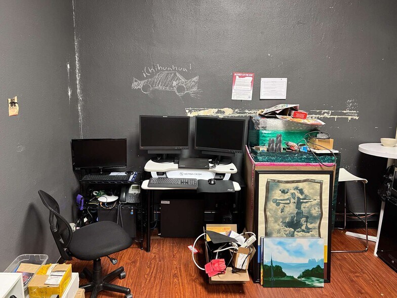 More Photos Of 1701-1719 SE Hawthorne Blvd, Portland Storefront For Sale