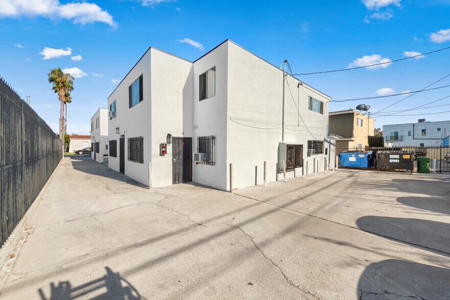 More Photos Of 2325 S Ridgeley Dr, Los Angeles Apartments For Sale