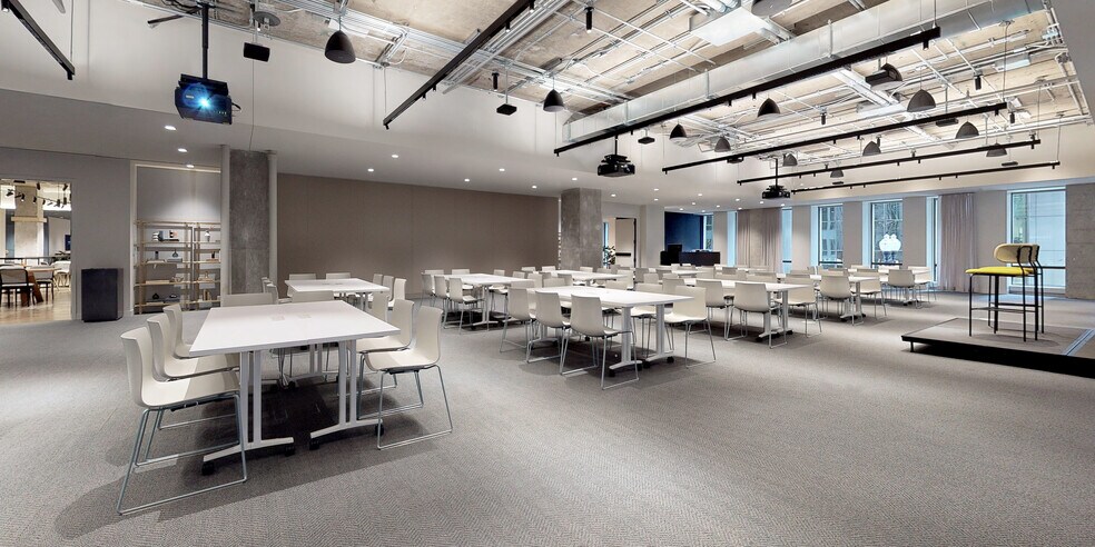 More Photos Of 311 W Monroe St, Chicago Coworking Space