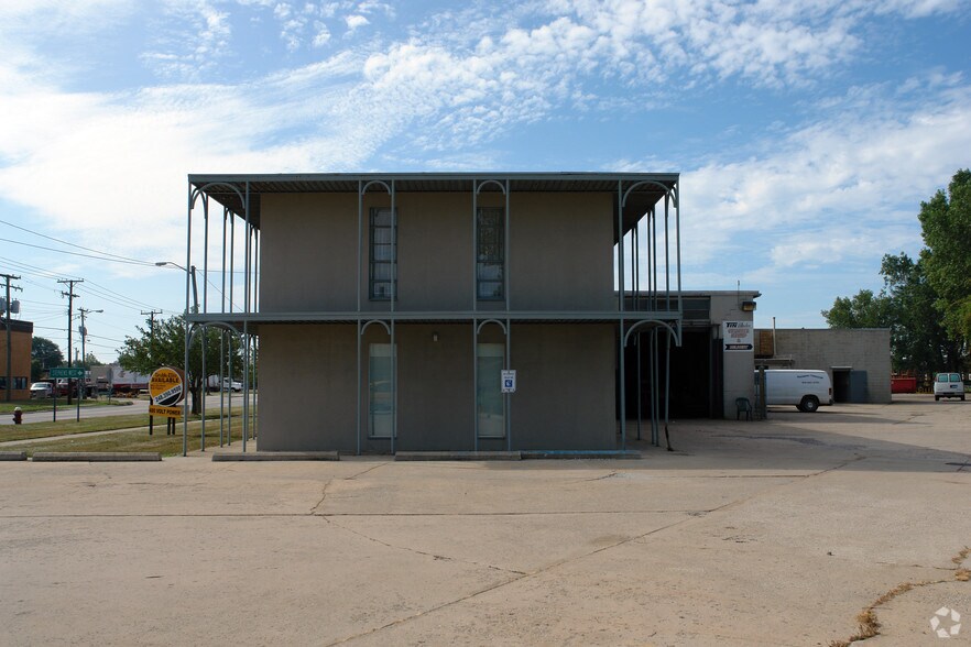 More Photos Of 24155 Schoenherr Rd, Warren Warehouse For Sale