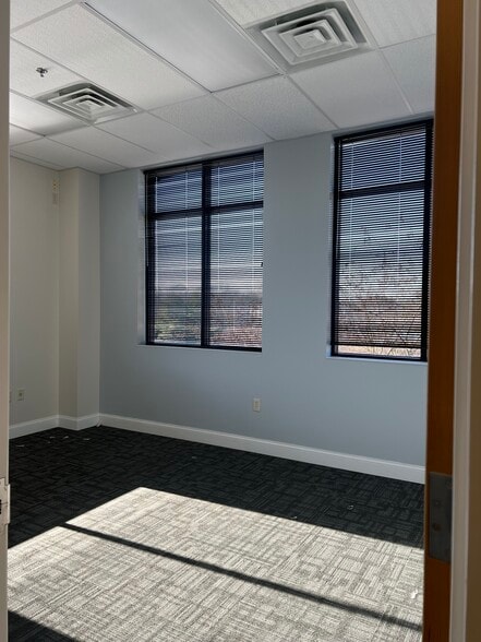 More Photos Of 121 Becks Woods Dr, Bear Medical For Lease