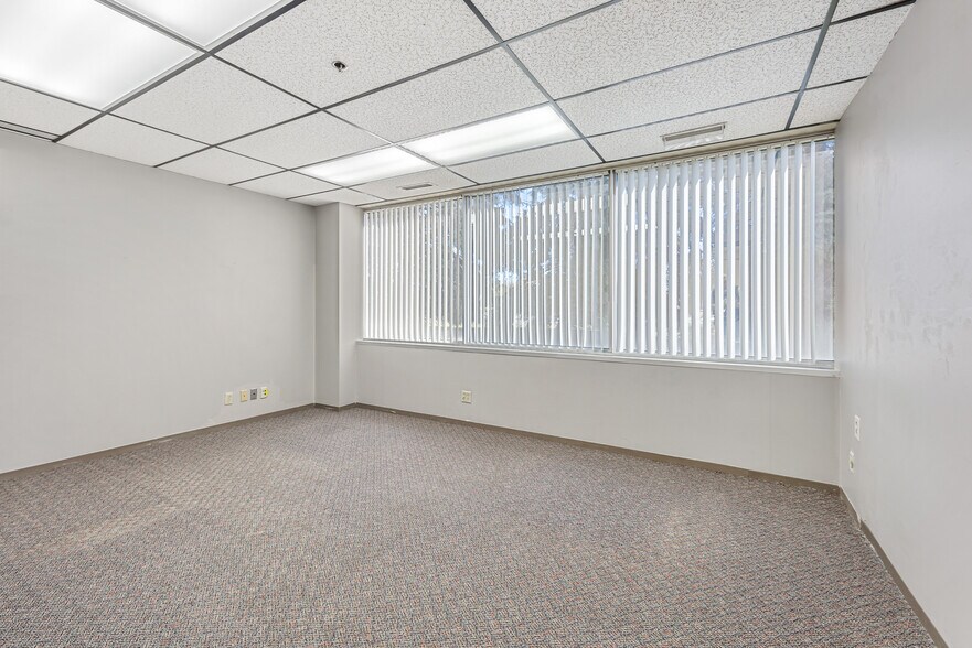More Photos Of 5615 Brooklyn Blvd, Brooklyn Center Office For Sale