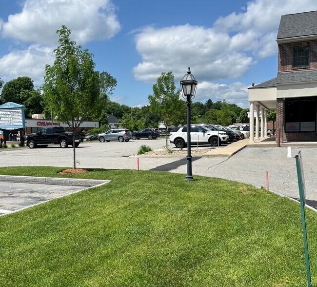 More Photos Of 200 Great Rd, Bedford Storefront Retail Office For Lease