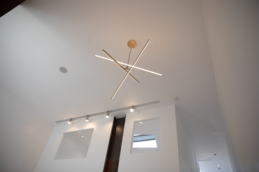 More Photos Of 70-72 Windward Ave, Venice General Retail For Lease