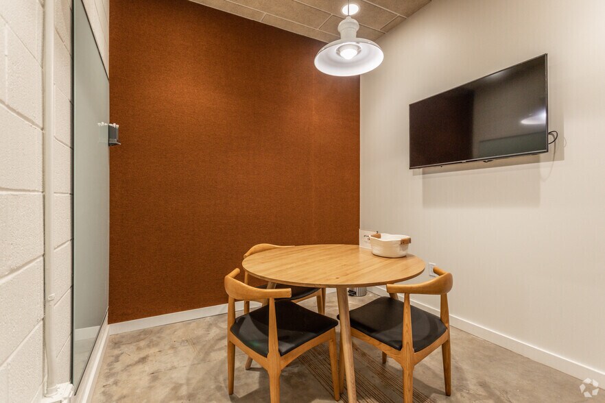 More Photos Of 2339 Commerce St, Houston Coworking Space