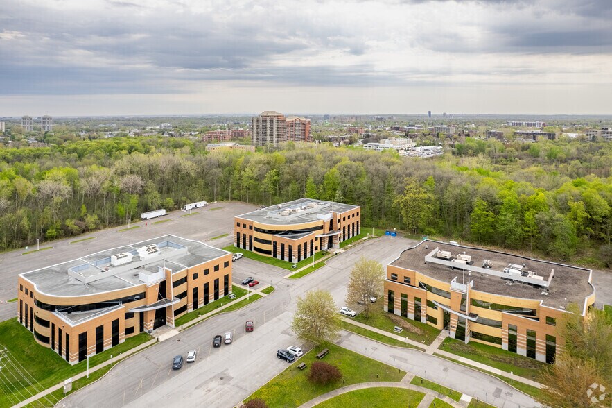 More Photos Of 420 Boul Armand-Frappier, Laval Medical For Lease