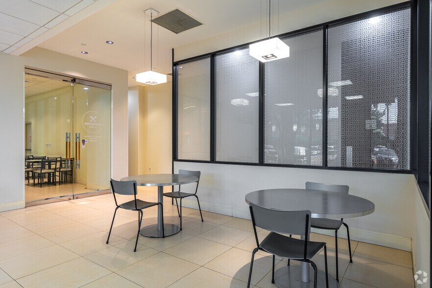 More Photos Of 9330 Lyndon B Johnson Fwy, Dallas Office For Lease