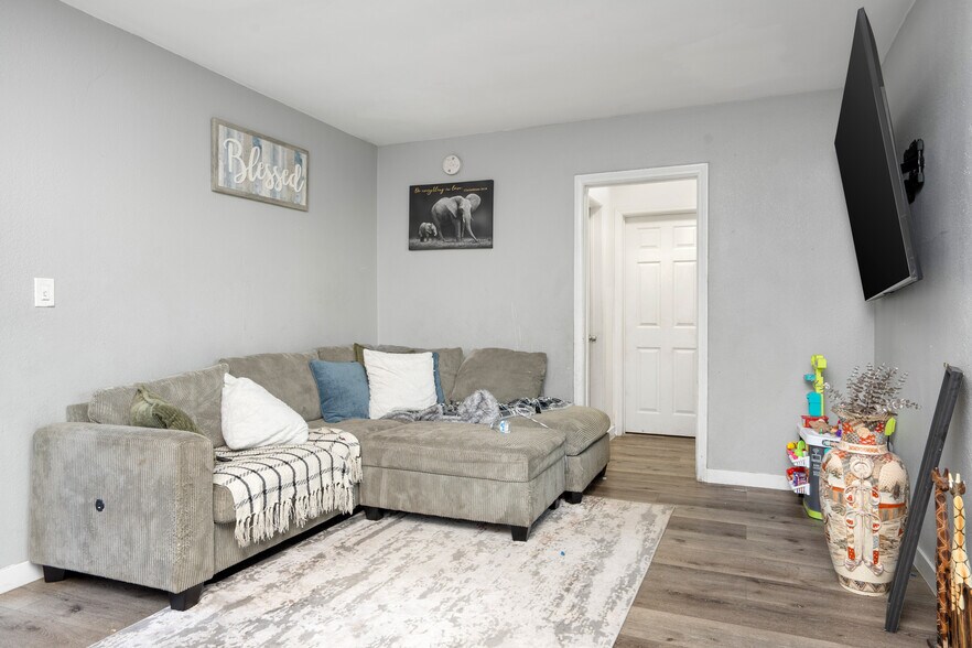 More Photos Of 6653 Darby Ave, Reseda Apartments For Sale