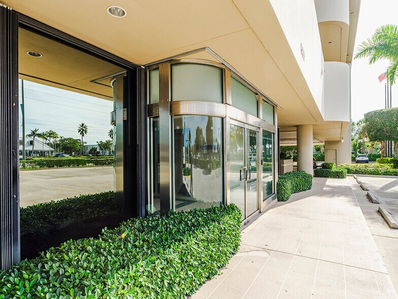 More Photos Of 660 US 1 Hwy, North Palm Beach Office For Sale