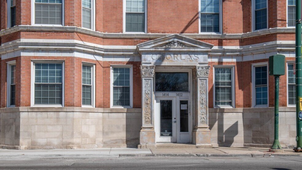 More Photos Of 4401-4403 N Clark St, Chicago Apartments For Lease