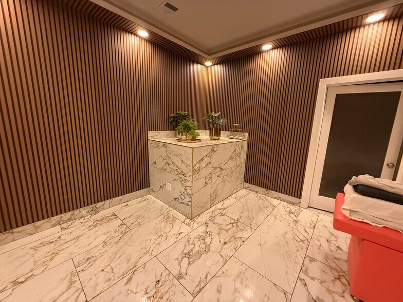More Photos Of 1086 W South Jordan Pky, South Jordan Freestanding For Sale