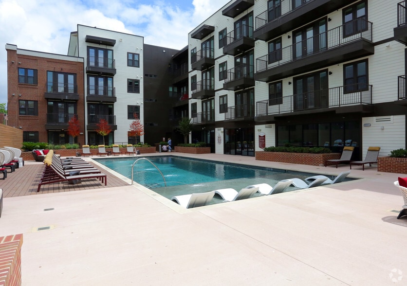 More Photos Of 195 W Davis St, Dallas Apartments For Lease