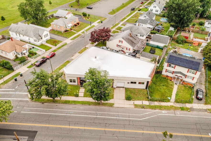 More Photos Of 218 Saint James Blvd, Springfield Storefront Retail Office For Lease