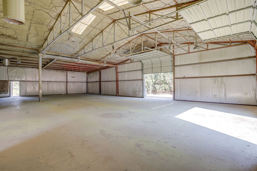 More Photos Of 3545 N Main St, Cleburne Industrial For Lease