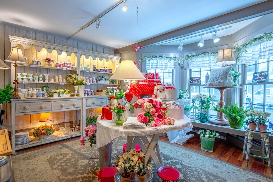 More Photos Of 16 West Main St, Wilmington General Retail For Sale