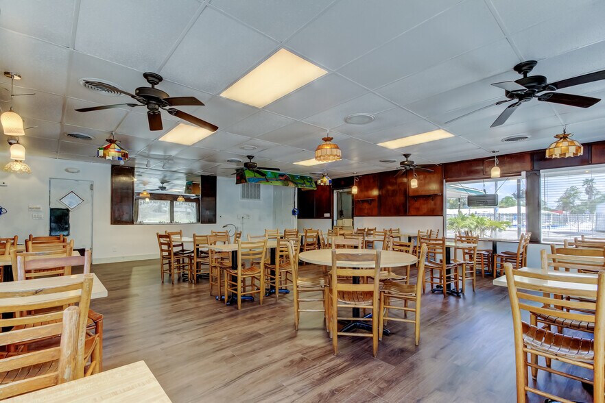 More Photos Of 2070 Bayshore Blvd, Dunedin Restaurant For Lease